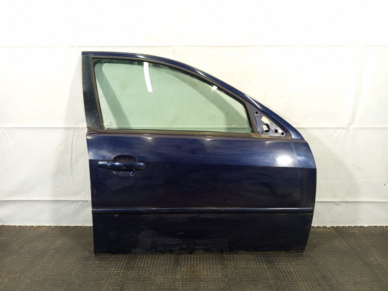 дверь передняя правая Ford Mondeo 3 поколение 2003, хетчбэк 5 дв. - фото №1