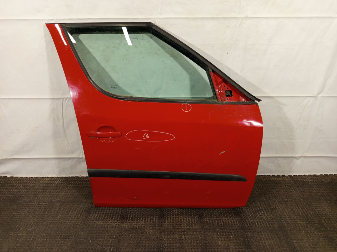 дверь передняя правая Skoda Roomster 1 поколение 2009, хетчбэк 5 дв. - фото №1