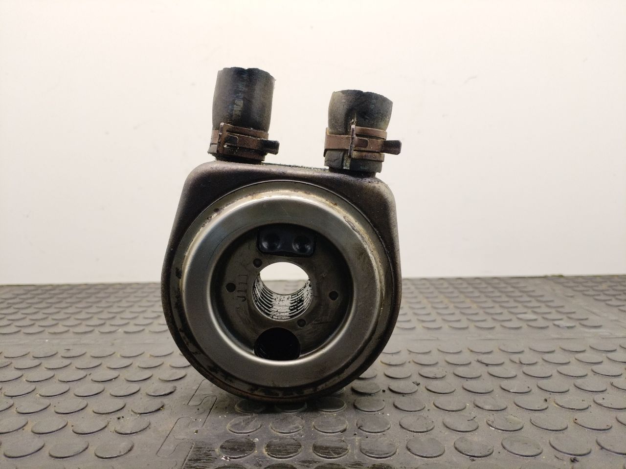 теплообменник масляного фильтра Renault Megane 2 поколение 2002, 1.9 л., F9Q 732, дизель, МКПП, хетчбэк 5 дв. - фото №1