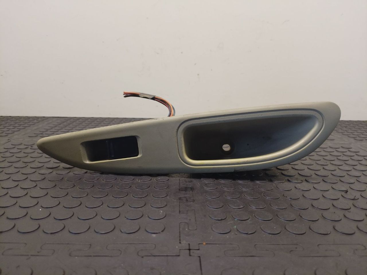 кнопка стеклоподъемника двери задней правой Nissan Primera P12 2005, хетчбэк 5 дв., 25411AV600, 82960AV760 - фото №1