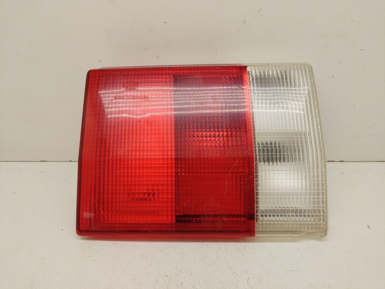 фонарь крышки багажника левый Audi 80 8C/B4 1994, седан, 893945093A - фото №1