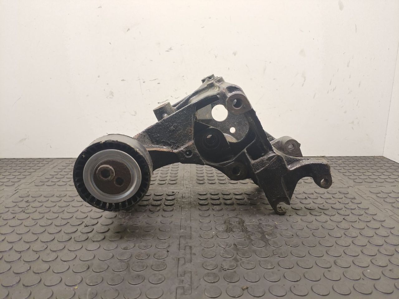 кронштейн генератора Citroen Berlingo 1 поколение (M49) 2002, 1.9 л., WJY (DW8B), дизель, МКПП, минивэн, 9635460080 - фото №1