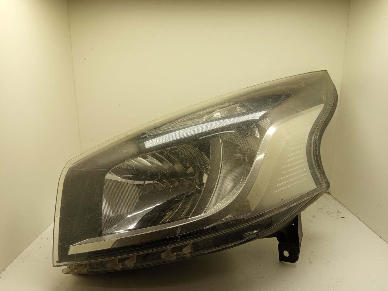 фара левая Renault Trafic 3 поколение 2016, 1EE01141025, 260604635 - фото №1
