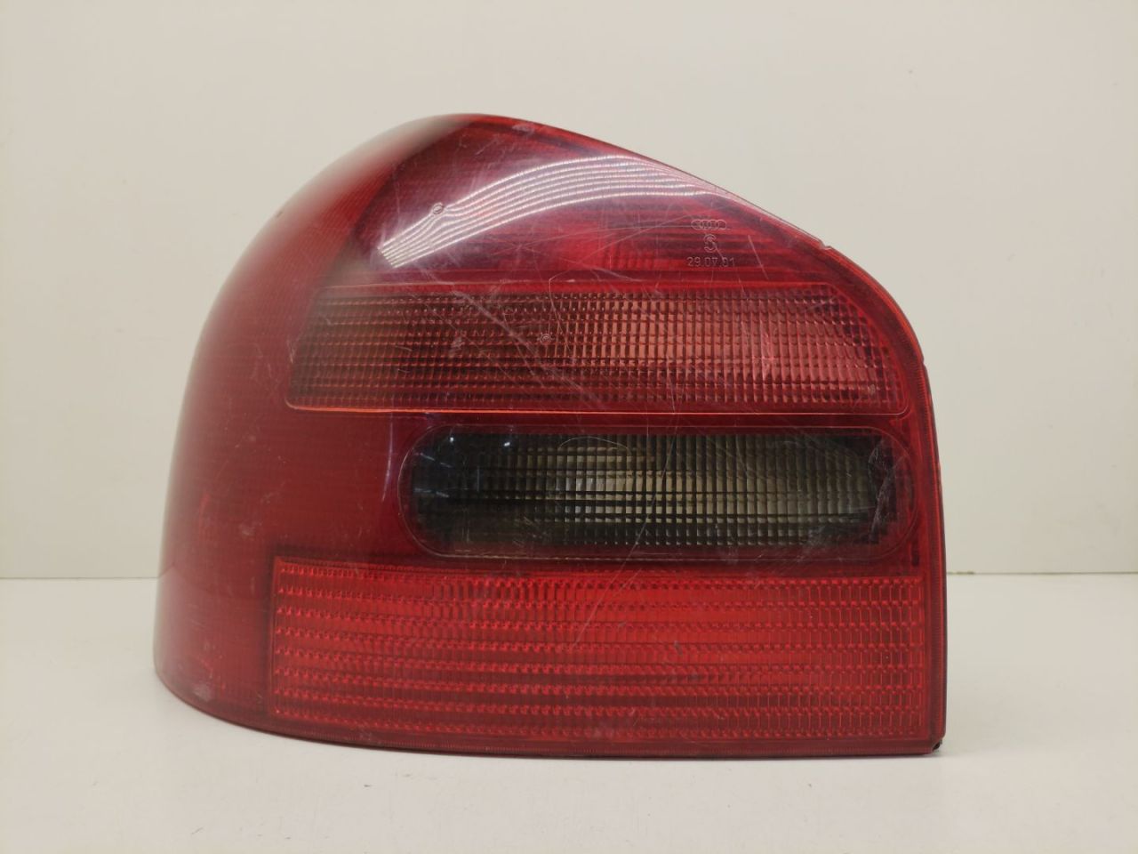фонарь задний левый Audi A3 8L 2000, хетчбэк 5 дв., 8L0945095A - фото №1
