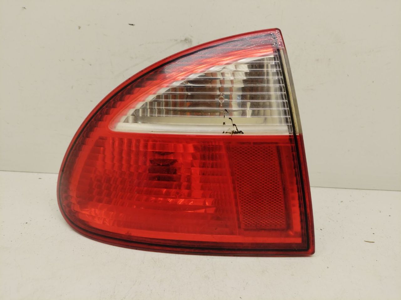 фонарь задний левый SEAT Leon 1 поколение 2004, хетчбэк 5 дв. - фото №1
