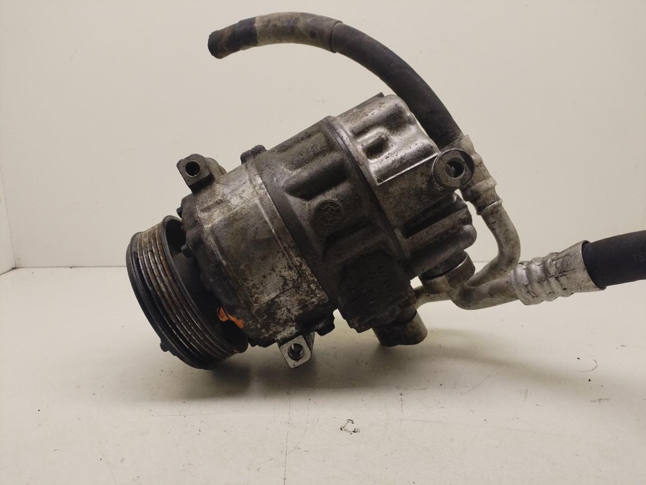 компрессор кондиционера Volkswagen Golf 1 поколение (1974 - 1993), 1.9 л., дизель, 1K0820803Q, 8676F, 3C0820743G - фото №1