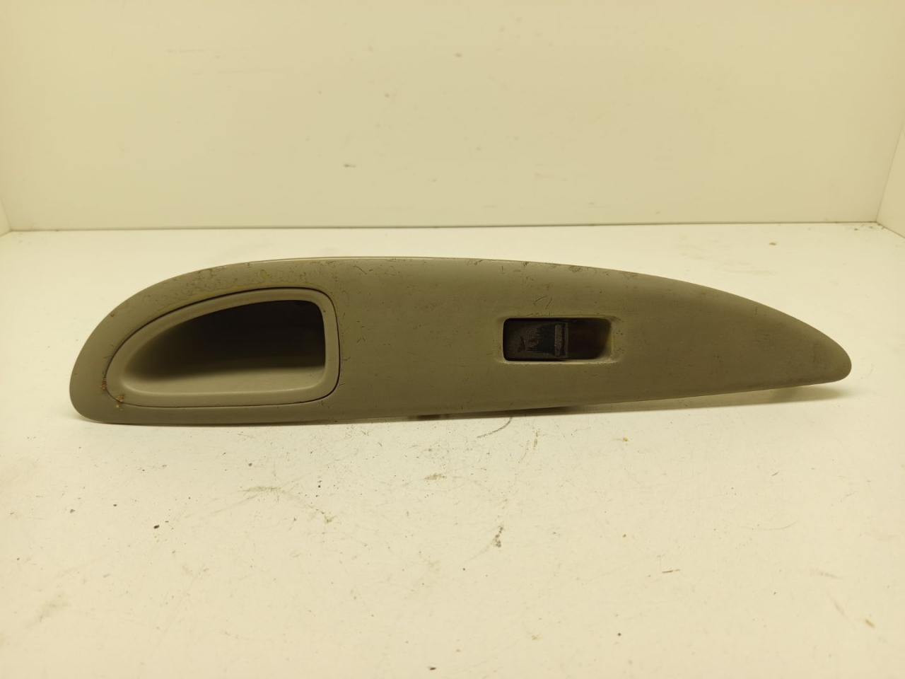 кнопка стеклоподъемника двери передней правой Nissan Primera P12 2004, 25411AV600 - фото №1