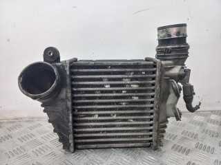 интеркулер Volkswagen Golf 4 поколение 2001, дизель, 1J0145803E