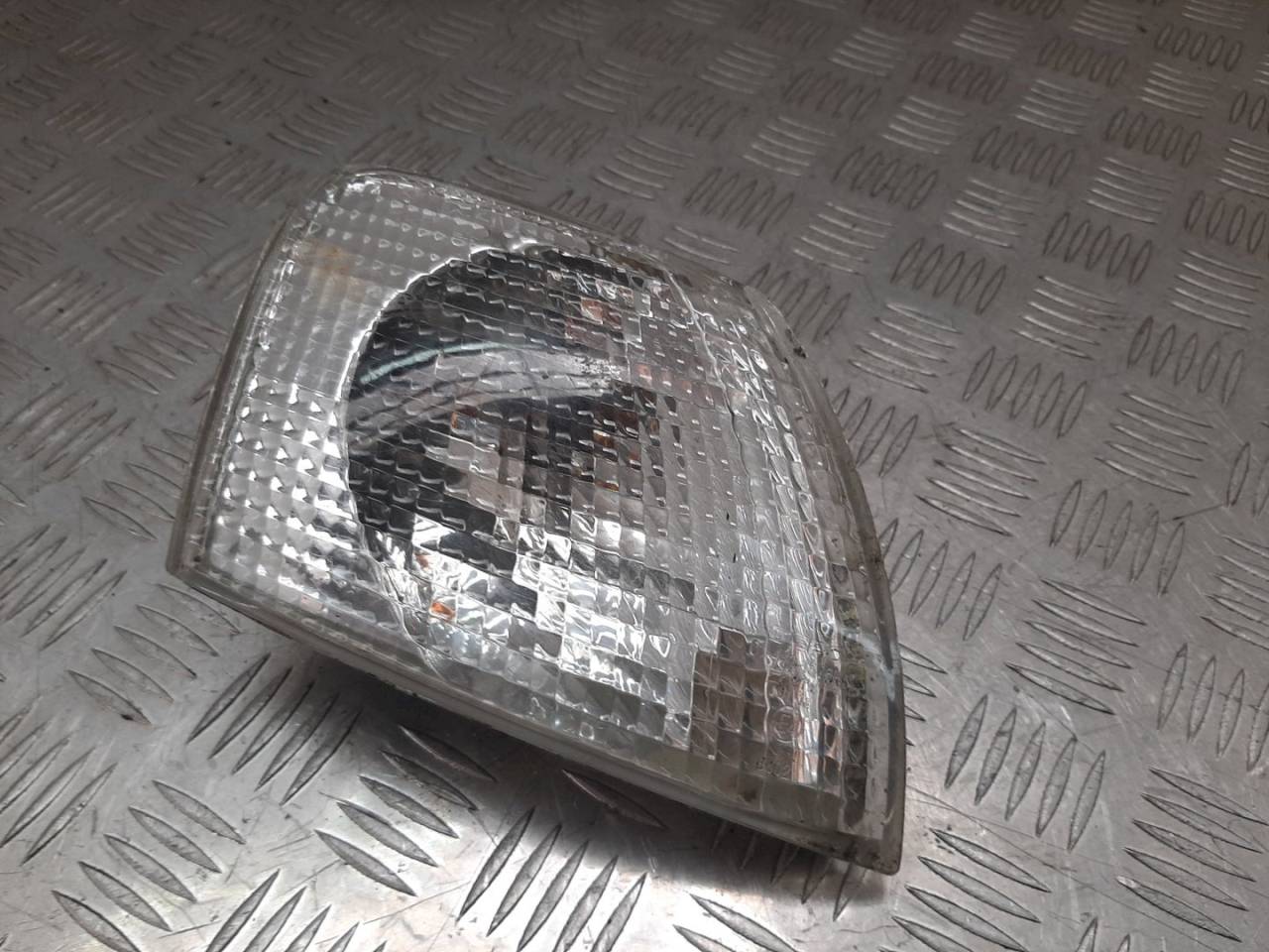 поворотник правый Volkswagen Passat B5 2000 - фото №1