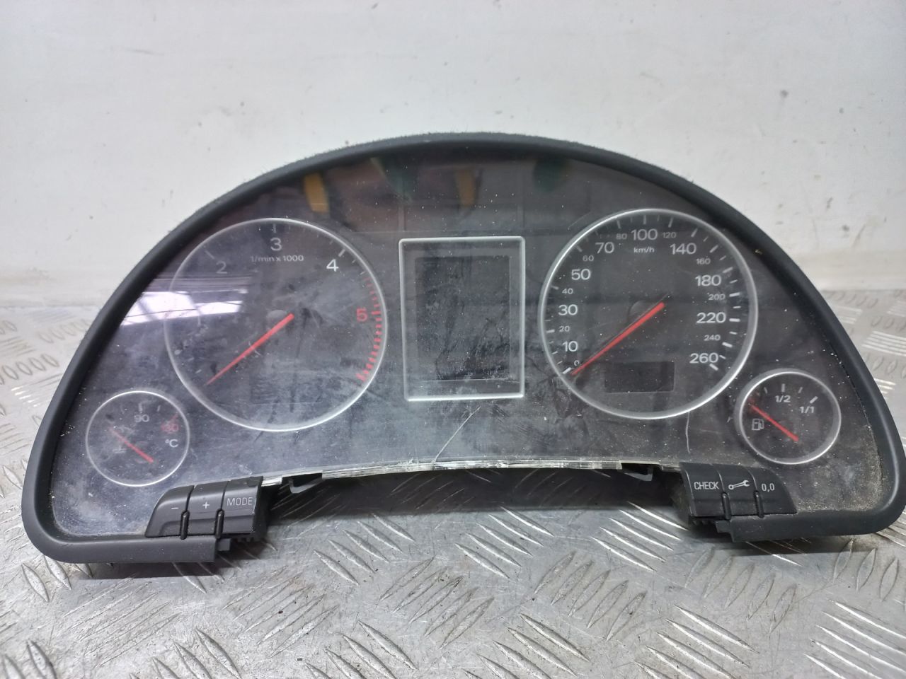 щиток приборов (приборная панель) Audi A4 B6 2004, 2.5 л., BDG, дизель, МКПП, 8E0920930T - фото №1