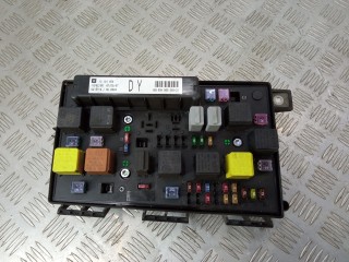 блок предохранителей Opel Astra H 2005, 1.7 л., Z 17 DTH, дизель, 6МКПП, 13181658