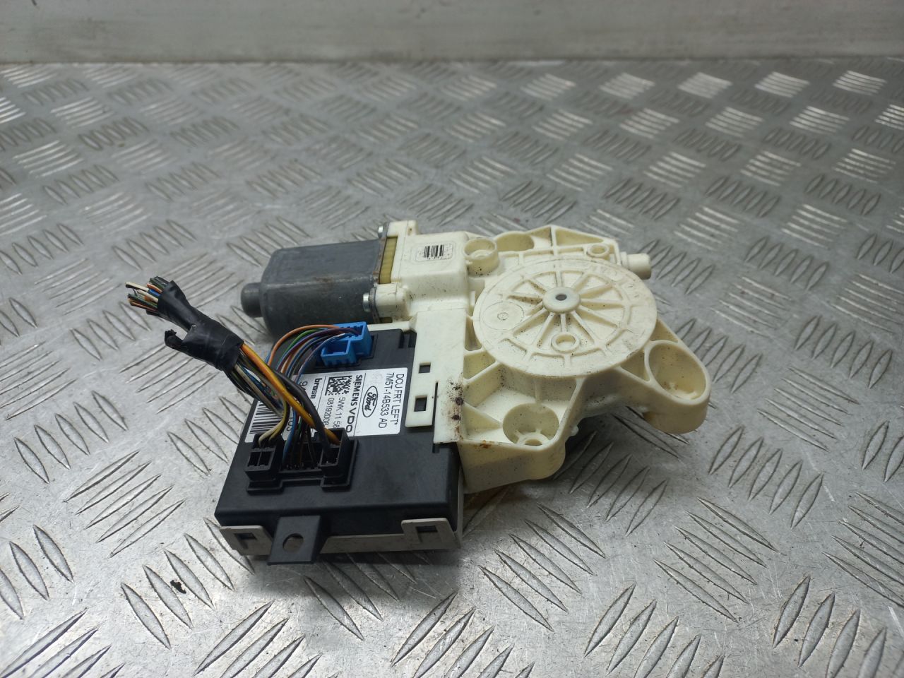 моторчик стеклоподъемника передний левый Ford Focus 2 поколение 2008, 1.6 л., i, SHDA, бензин, 7M5T14B533AB - фото №1