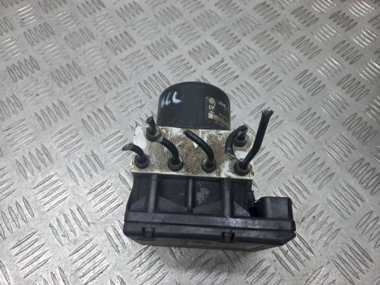 блок ABS Volkswagen Polo 3 поколение 1999, 1J0907379G - фото №1
