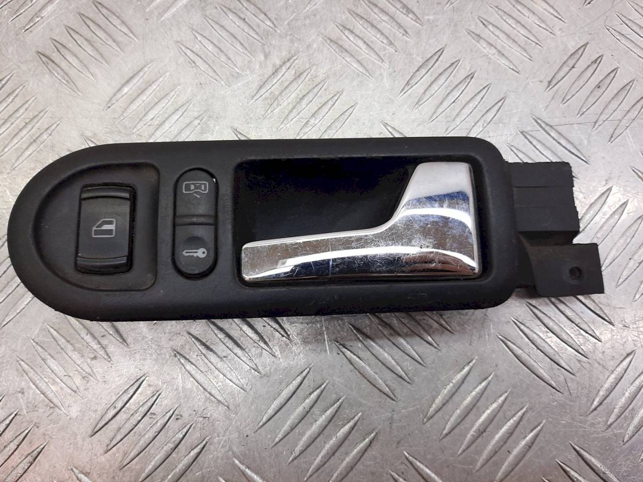 ручка внутренняя Volkswagen Passat B5 2000, 3B1837114 - фото №1