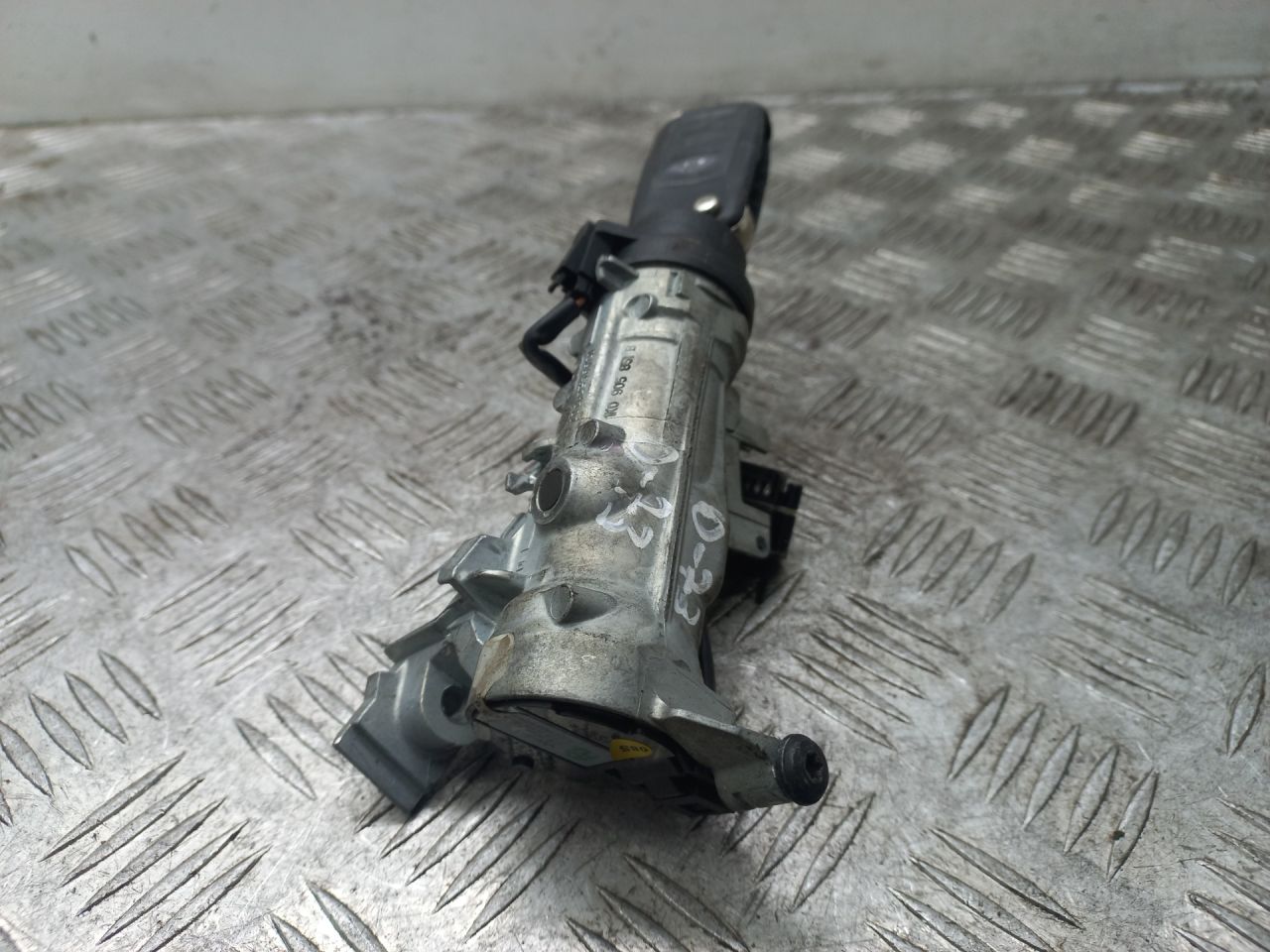 замок зажигания Volkswagen Golf 5 поколение 2007, 2.0 л., TDi PD, BMM, дизель, 1K0905851B - фото №1