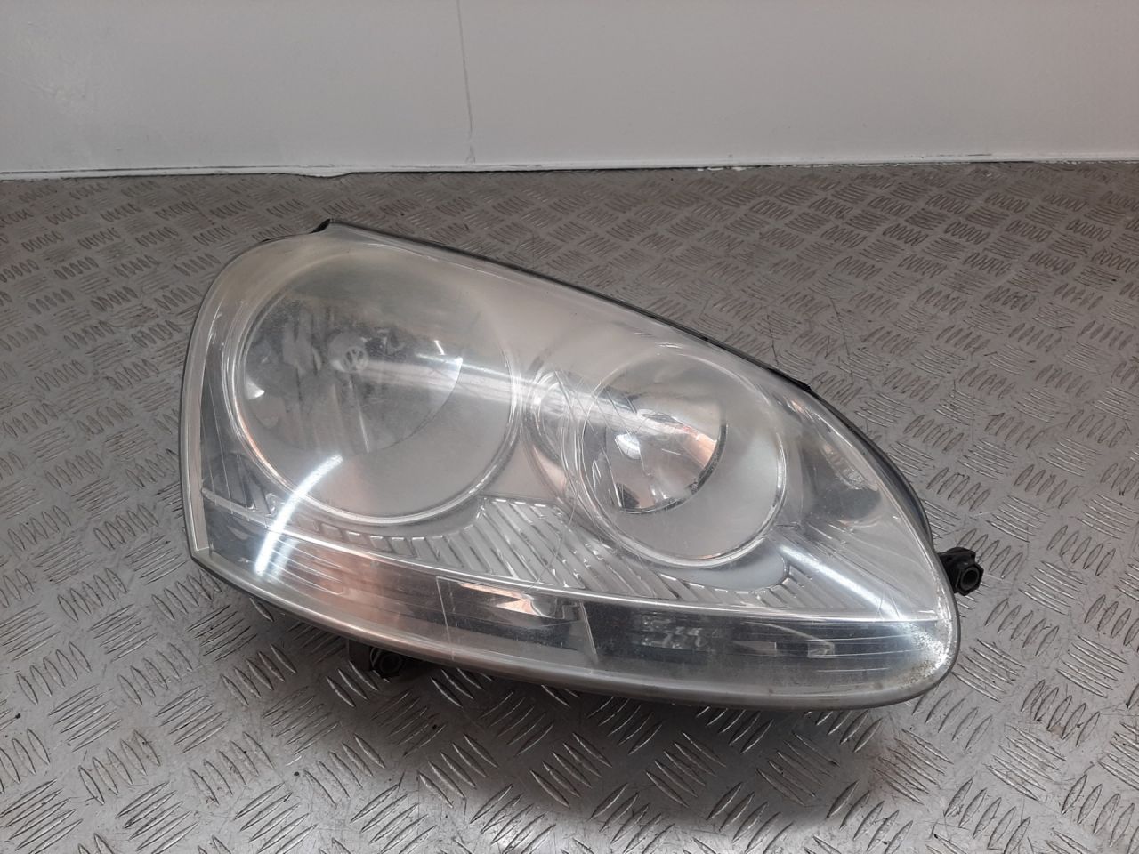 фара правая Volkswagen Golf 5 поколение 2007, 1.9 л., TDi PD, BLS, дизель, 5МКПП - фото №1