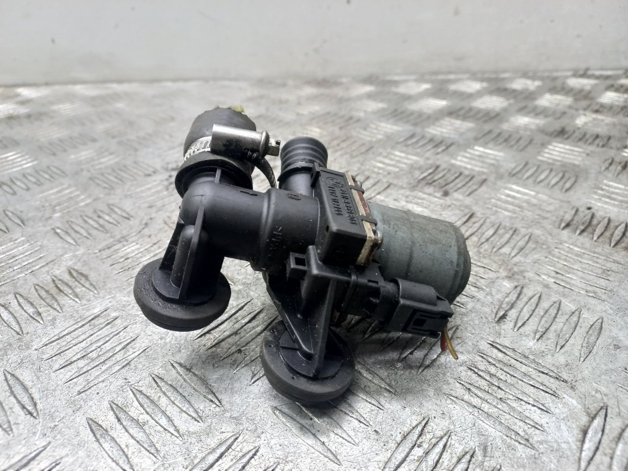 кран отопителя (печки) BMW 3 серия E46 2000, 2.5 л., i, M52 B25 (256S4), бензин, 64118369805 - фото №1