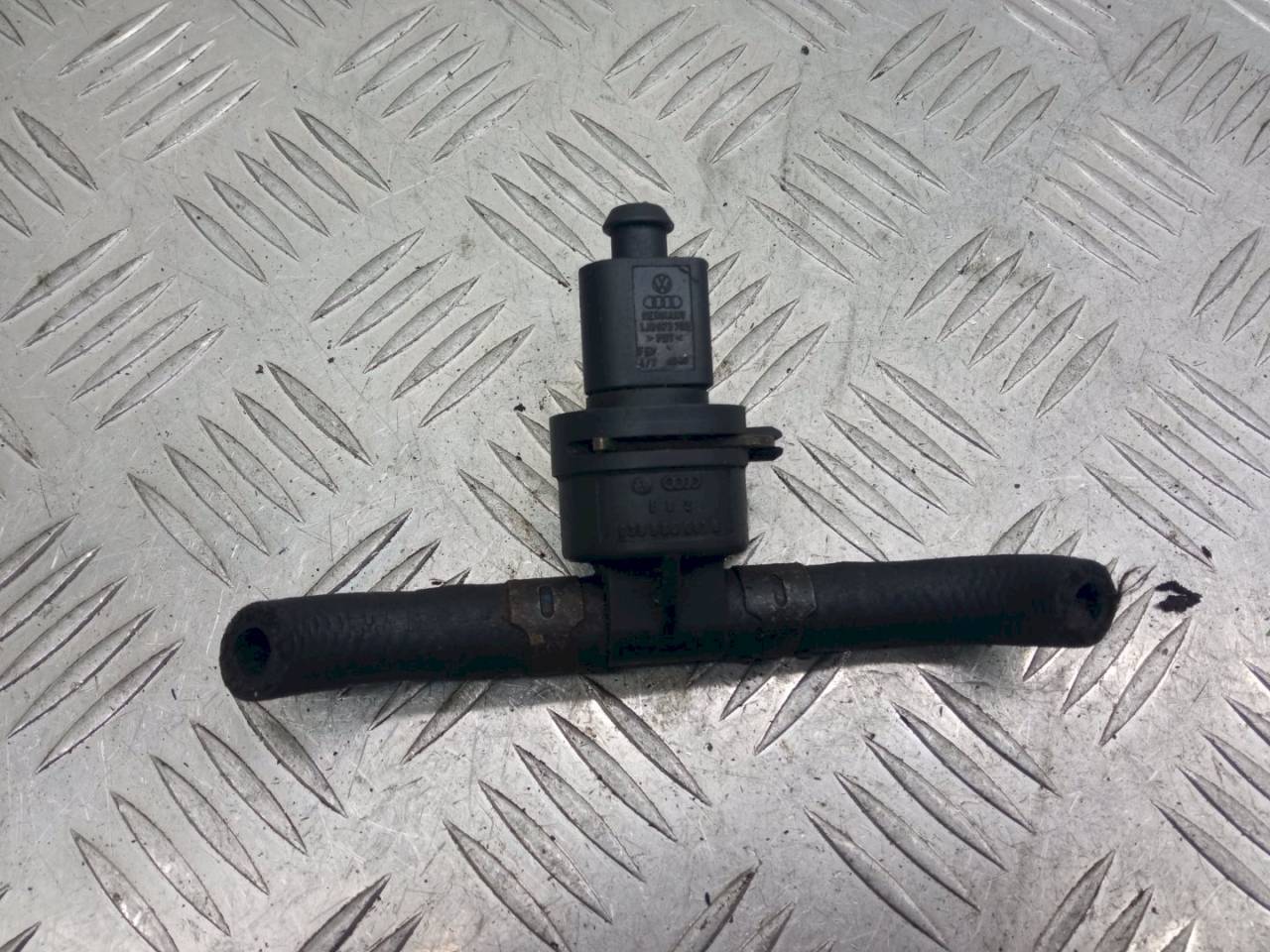 датчик температуры в выпускном коллекторе Volkswagen Golf 4 поколение 2002, 1.9 л., TDi, 038906081B - фото №1