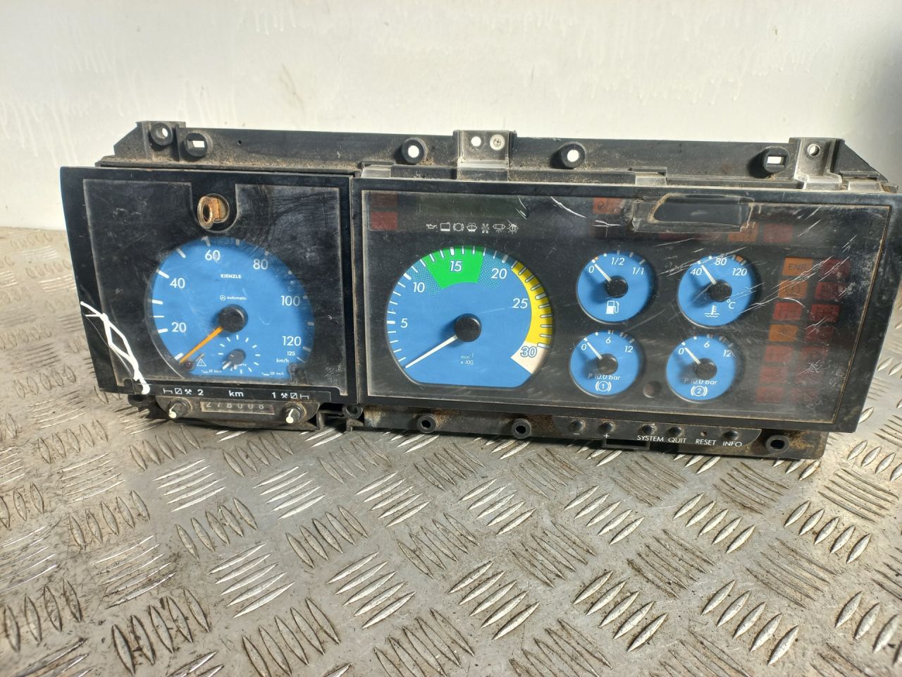 щиток приборов (приборная панель) Mercedes-Benz Atego 1 поколение 2003, 4.2 л., OM 904.922, дизель, МКПП, A0004462521, A9725840038 - фото №1