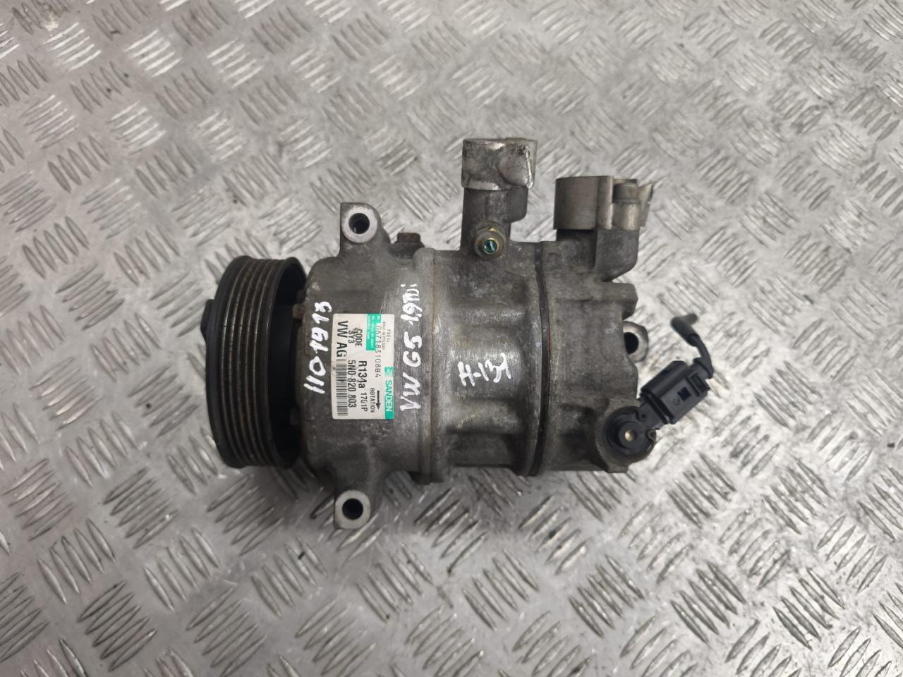 компрессор кондиционера Volkswagen Golf 5 поколение 2007, 1.9 л., BLS, дизель, МКПП, 5N0820803 - фото №1