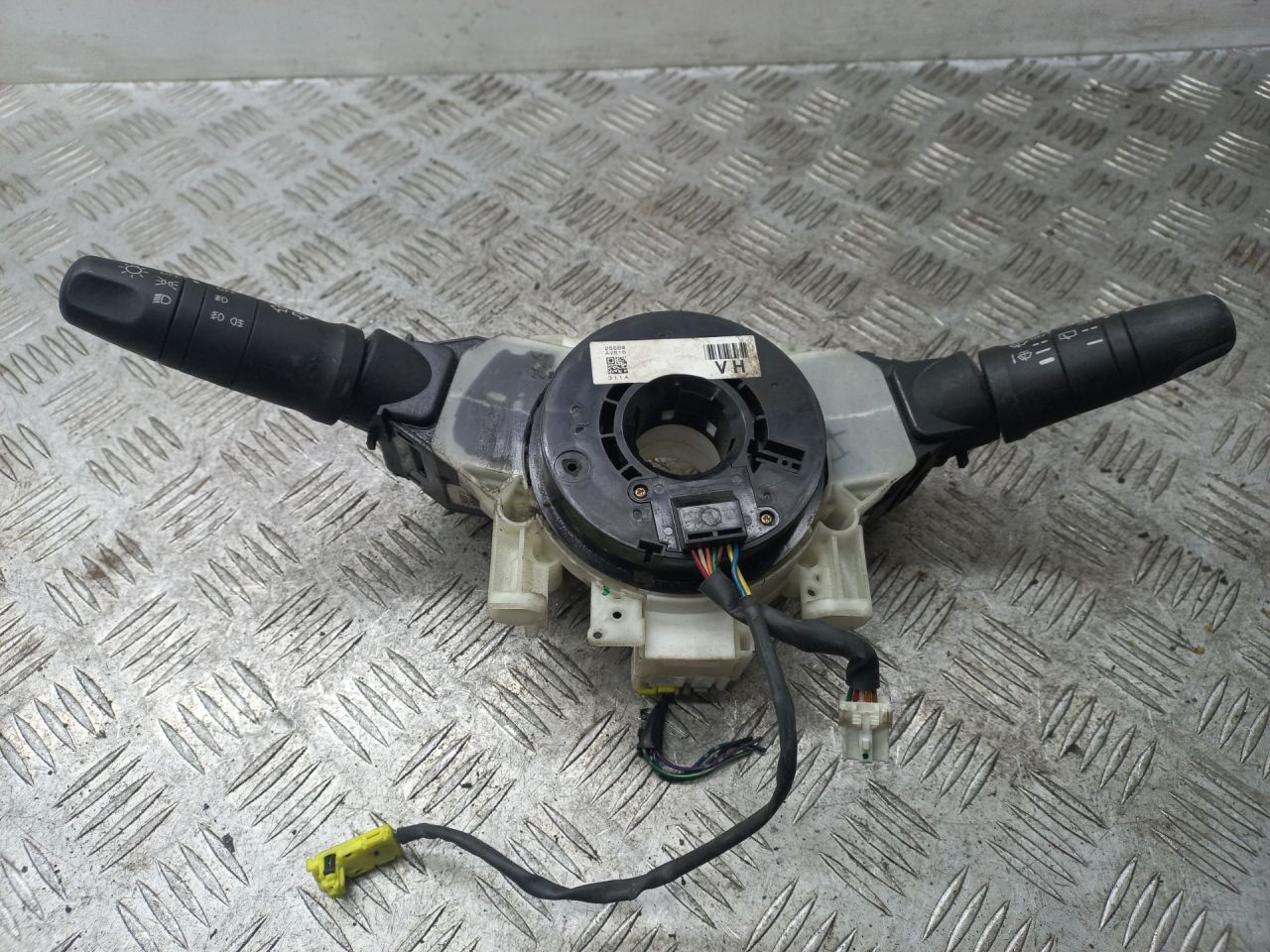 переключатель подрулевой (стрекоза) Nissan Primera P12 2001, 1.8 л., QG18DD, бензин, МКПП, 25540AV600, 25540AV610 - фото №1