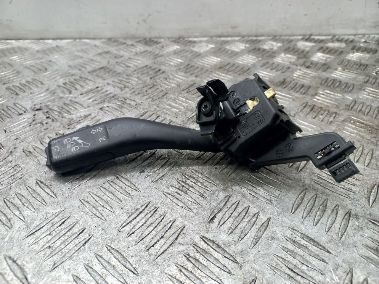 переключатель поворотов Volkswagen Golf 5 поколение 2007, 2.0 л., TDi PD, BMM, дизель, 1L0953513G - фото №1