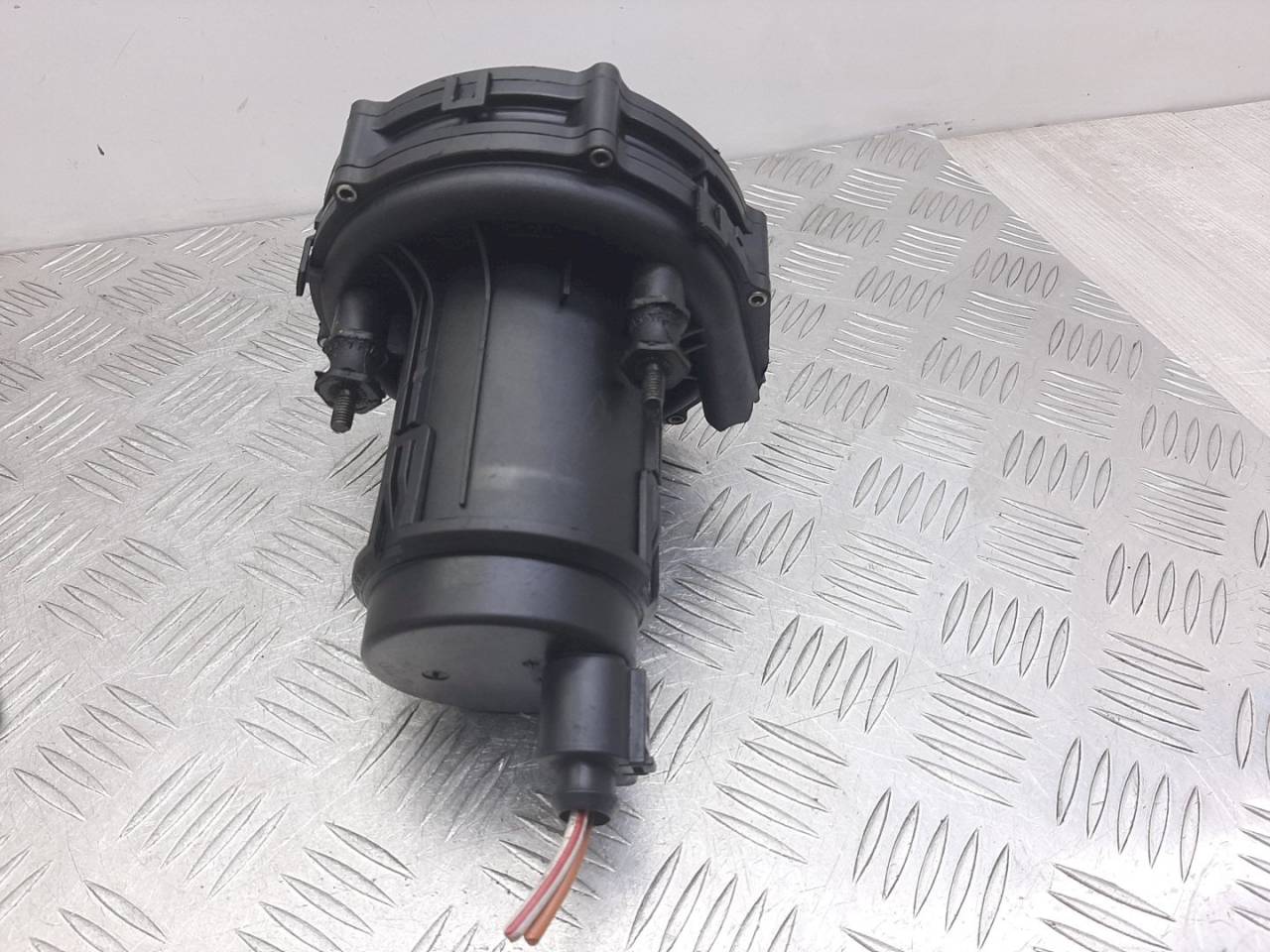 насос воздушный Volkswagen Golf 4 поколение 2001, 2.0 л., i, 06A959253 - фото №1