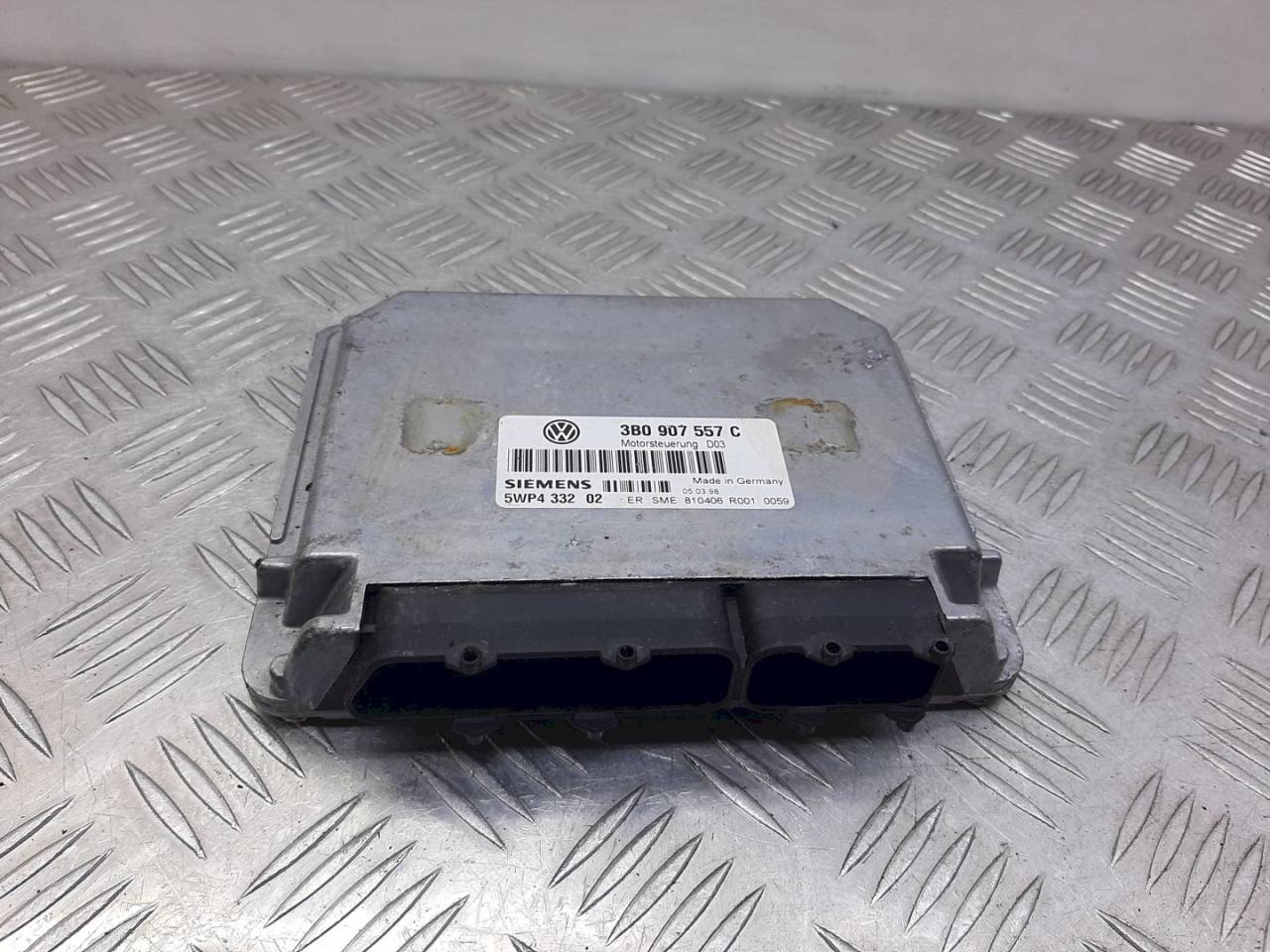 блок управления двигателем Volkswagen Passat B5 1999, 1.6 л., i, 3B0907557C - фото №1