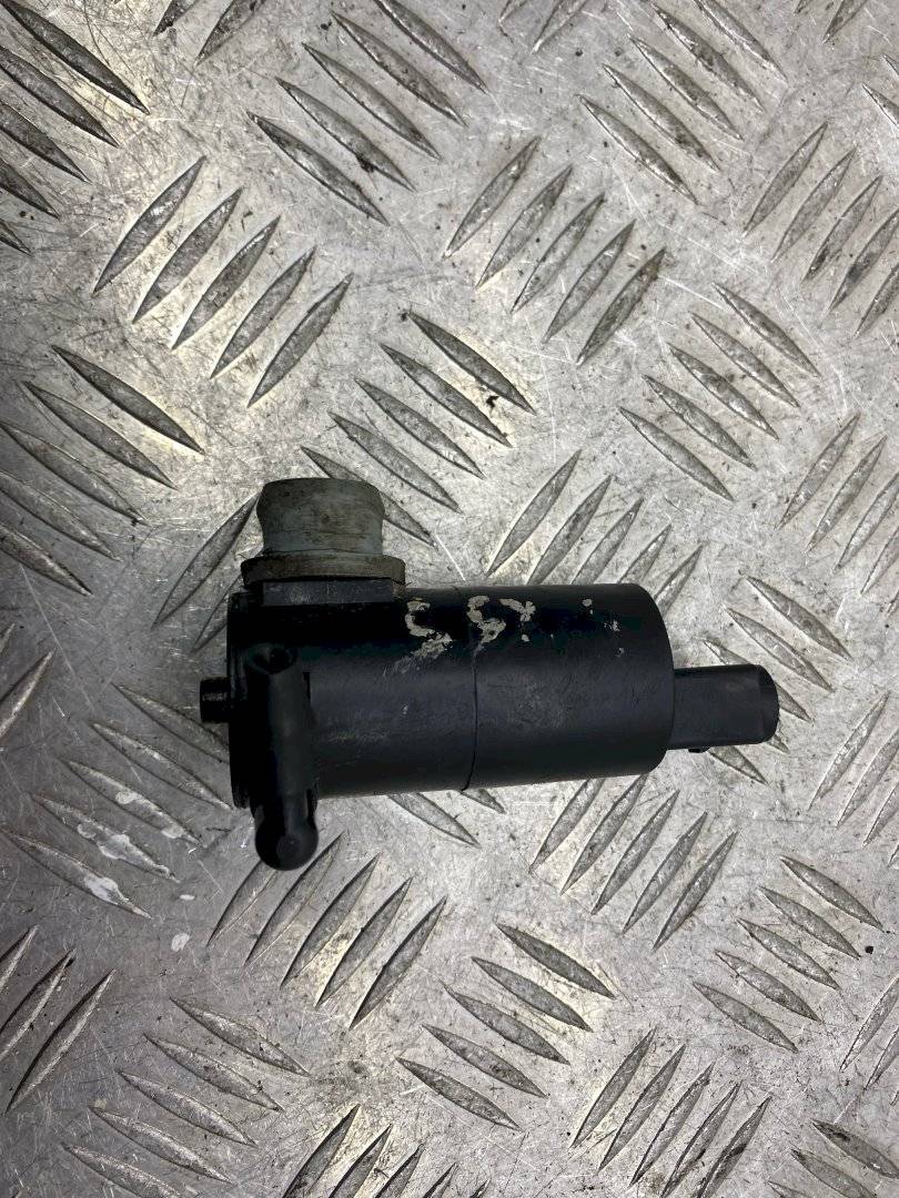 насос (моторчик) омывателя стекла Suzuki SX4 1 поколение 2010, 110805A - фото №1