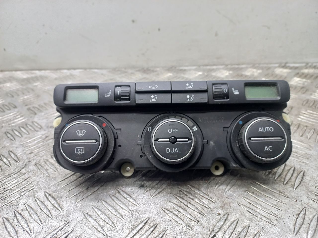 блок управления печки / климат-контроля Volkswagen Golf 5 поколение 2006, 1.9 л., BXE, дизель, МКПП, универсал, 1K0907044BS - фото №1