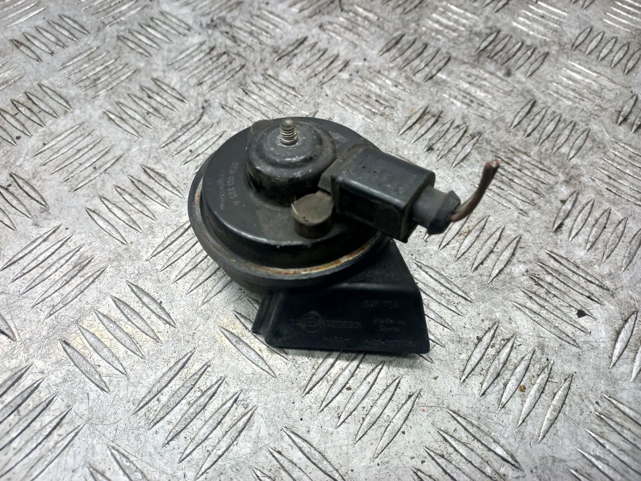 сигнал (клаксон) Audi A4 B7 2005, 2.0 л., TDi PD, BPW, дизель, 8E0951223A - фото №1