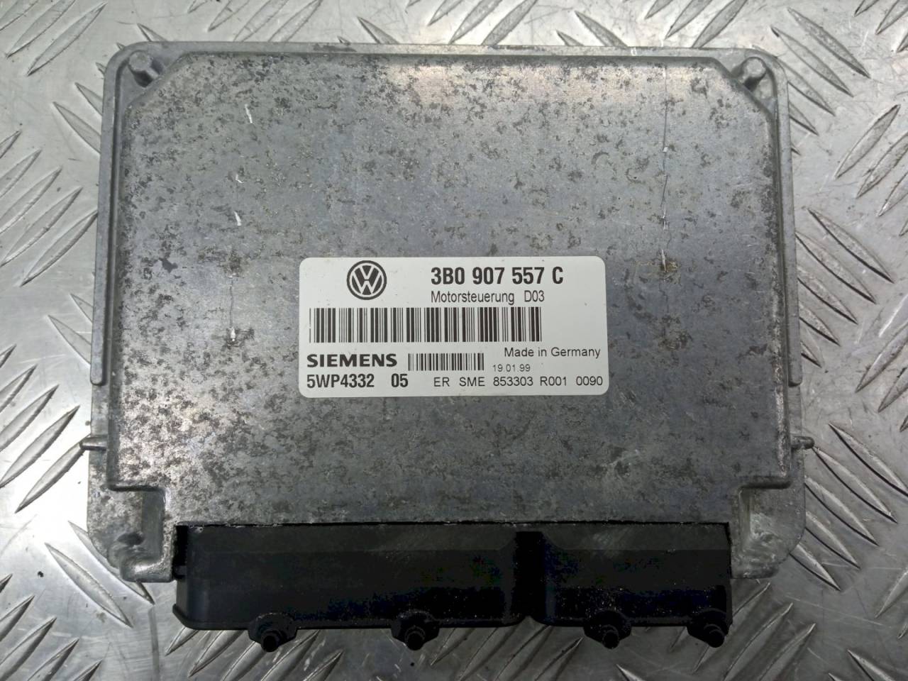 блок управления двигателем Volkswagen Passat B5 2000, 1.6 л., i, 3B0907557C - фото №1