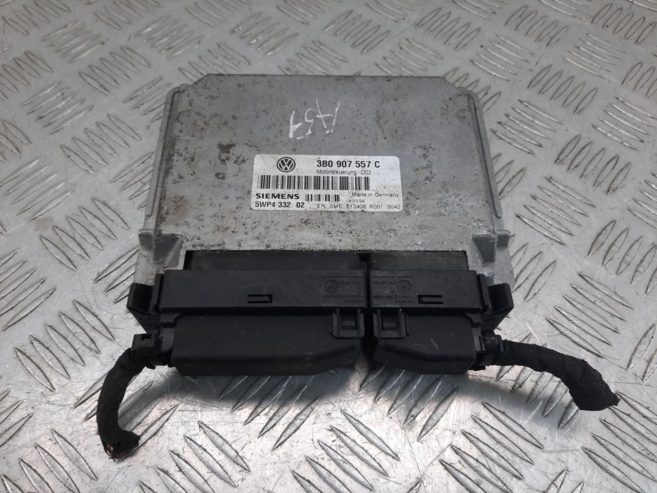 блок управления двигателем Volkswagen Passat B5 2000, 1.6 л., AHL, бензин, 3B0907557C - фото №1
