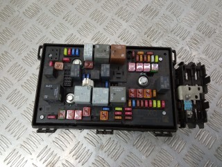 блок предохранителей Opel Astra J 2011, 1.6 л., B 16 SHL, бензин, МКПП, 13449206