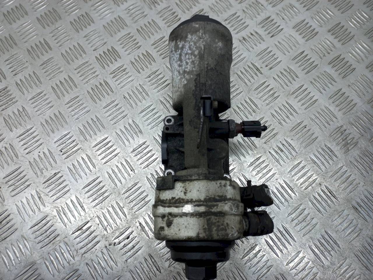 корпус масляного фильтра Volkswagen Passat B6 2008, 1.9 л., TDi, 045115389K - фото №1