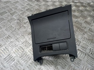 пепельница Volkswagen Golf 5 поколение 2006, 1.9 л., BXE, дизель, МКПП, универсал, 1K0857961