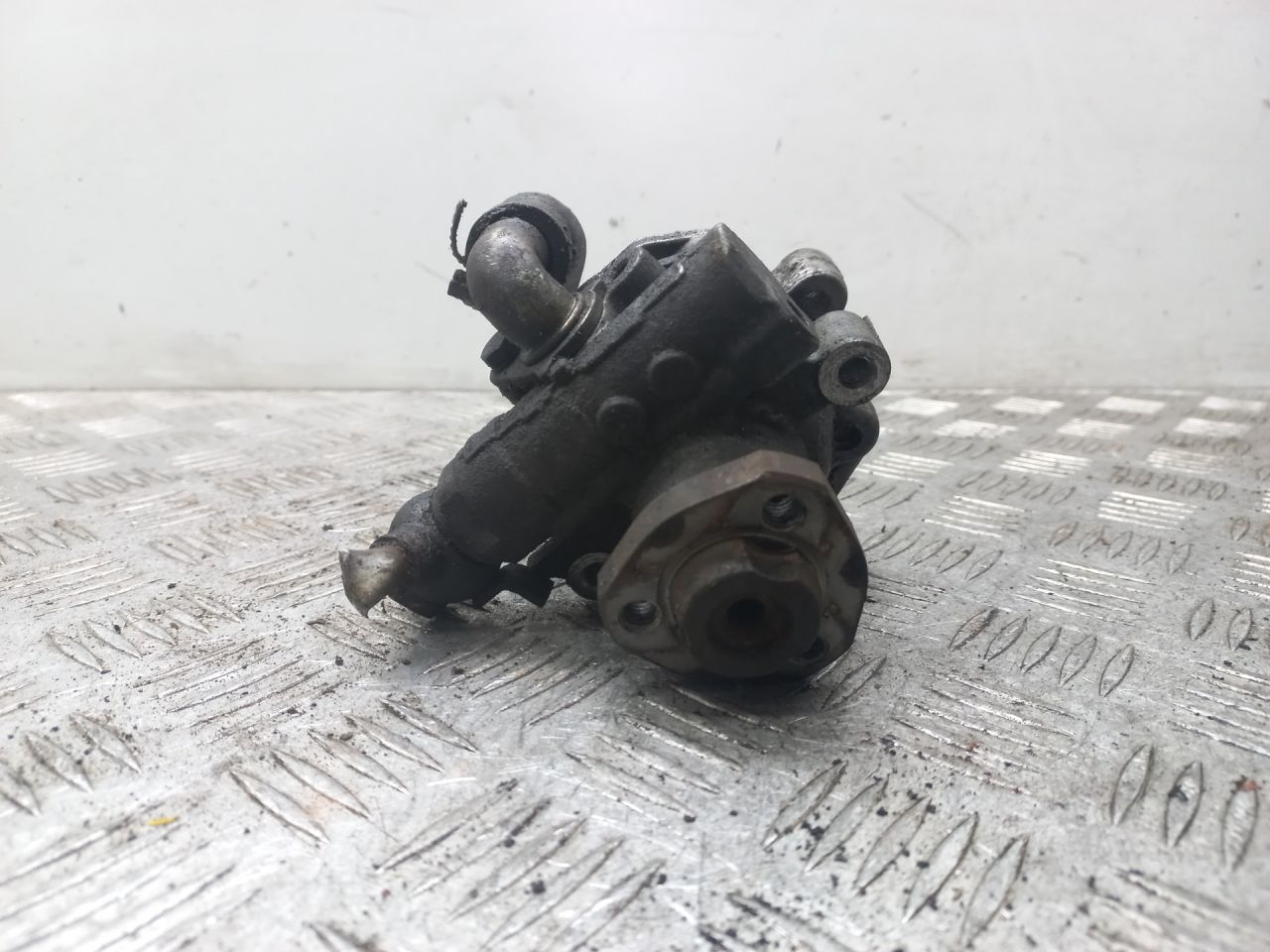 насос гидроусилителя руля Volkswagen Golf 4 поколение 2000, 1.9 л., дизель, 1J0422154A - фото №1