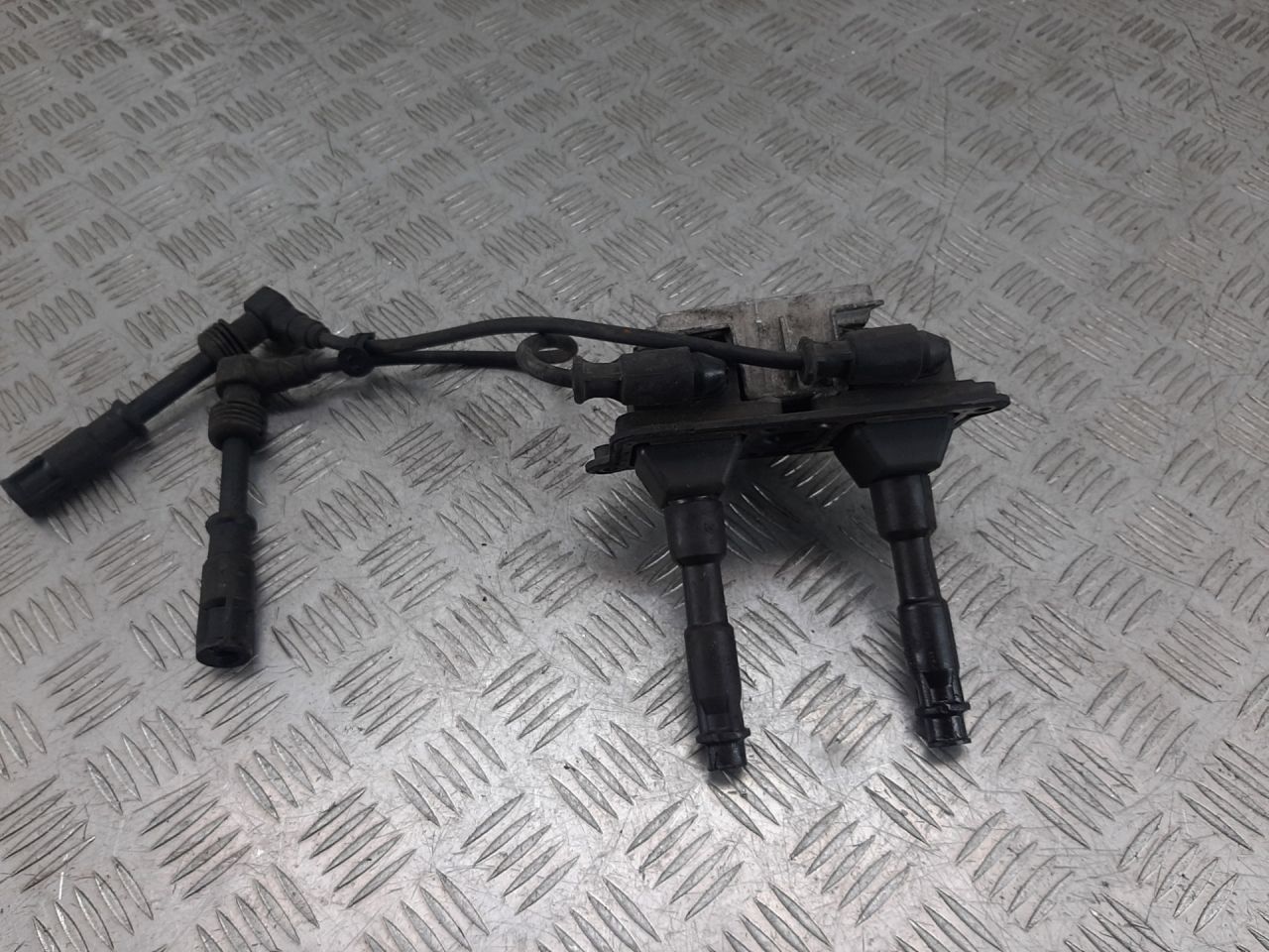 катушка зажигания Volkswagen Passat B5 2000, 1.8 л., бензин, 058905105A - фото №1