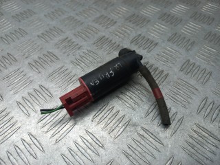 насос (моторчик) омывателя стекла Land Rover Freelander 1 поколение 2000