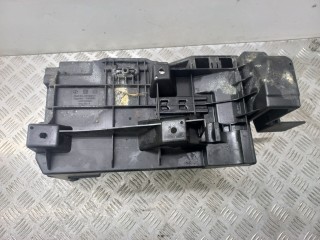 полка аккумулятора Opel Vectra C 2004, 09180777