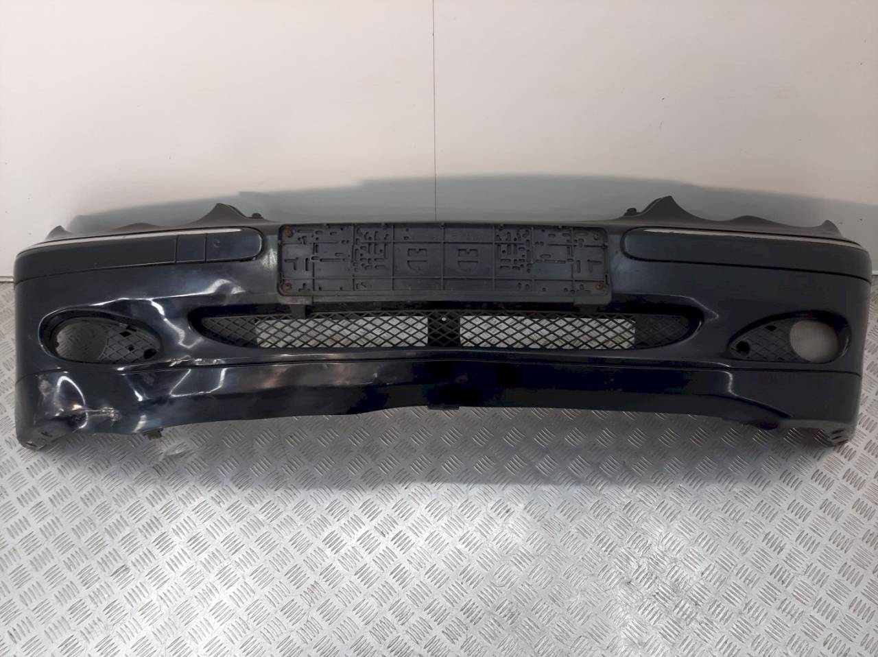 бампер передний Mercedes-Benz C-Класс W203/S203/CL203 2001, A2038850025 - фото №1
