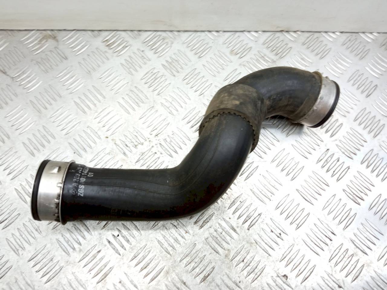 патрубок интеркулера Mercedes-Benz C-Класс W203/S203/CL203 2001, A2033281782 - фото №1