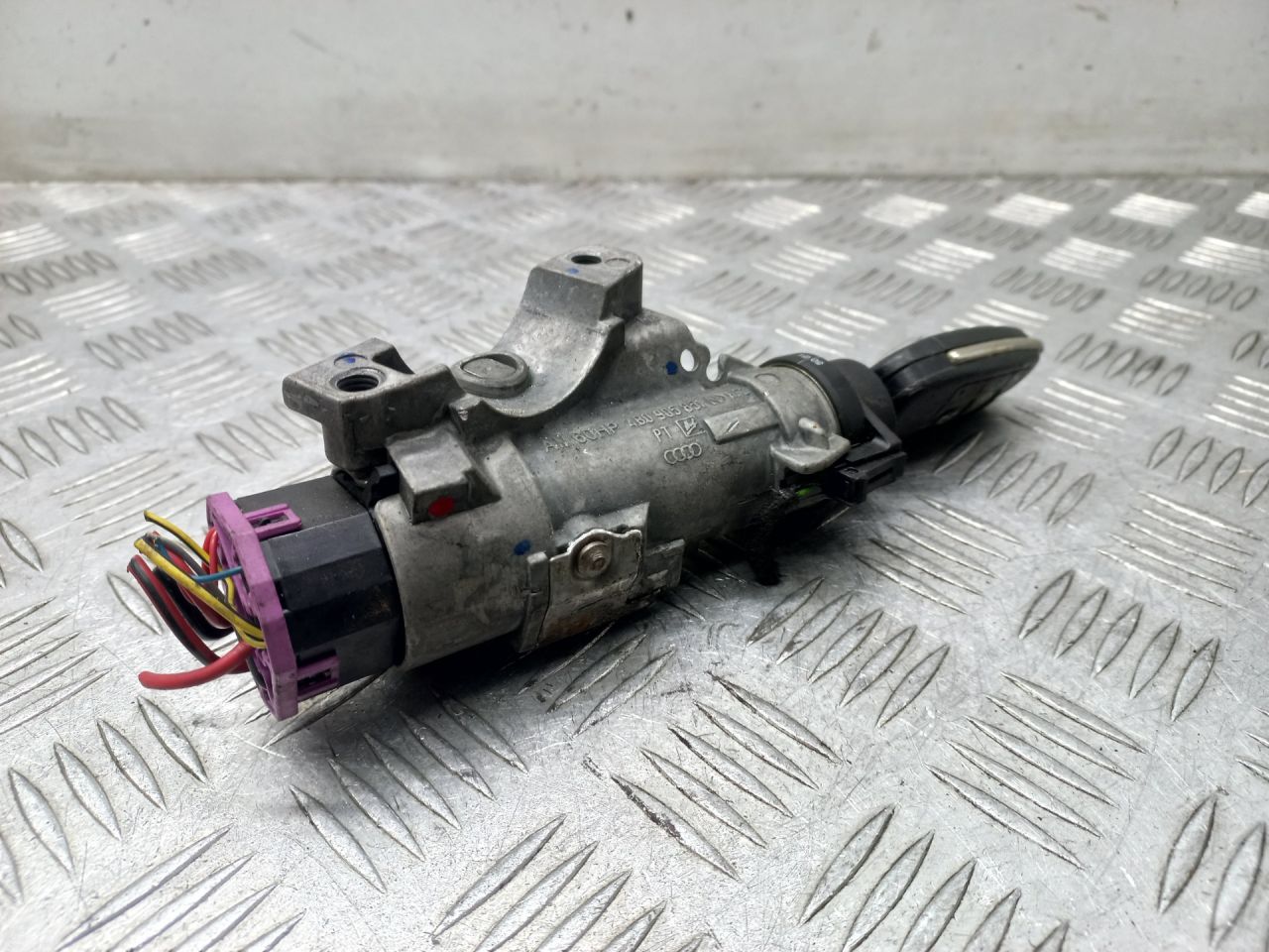 замок зажигания Audi A4 B7 2005, 2.0 л., TDi PD, BPW, дизель, 4B0905851N - фото №1