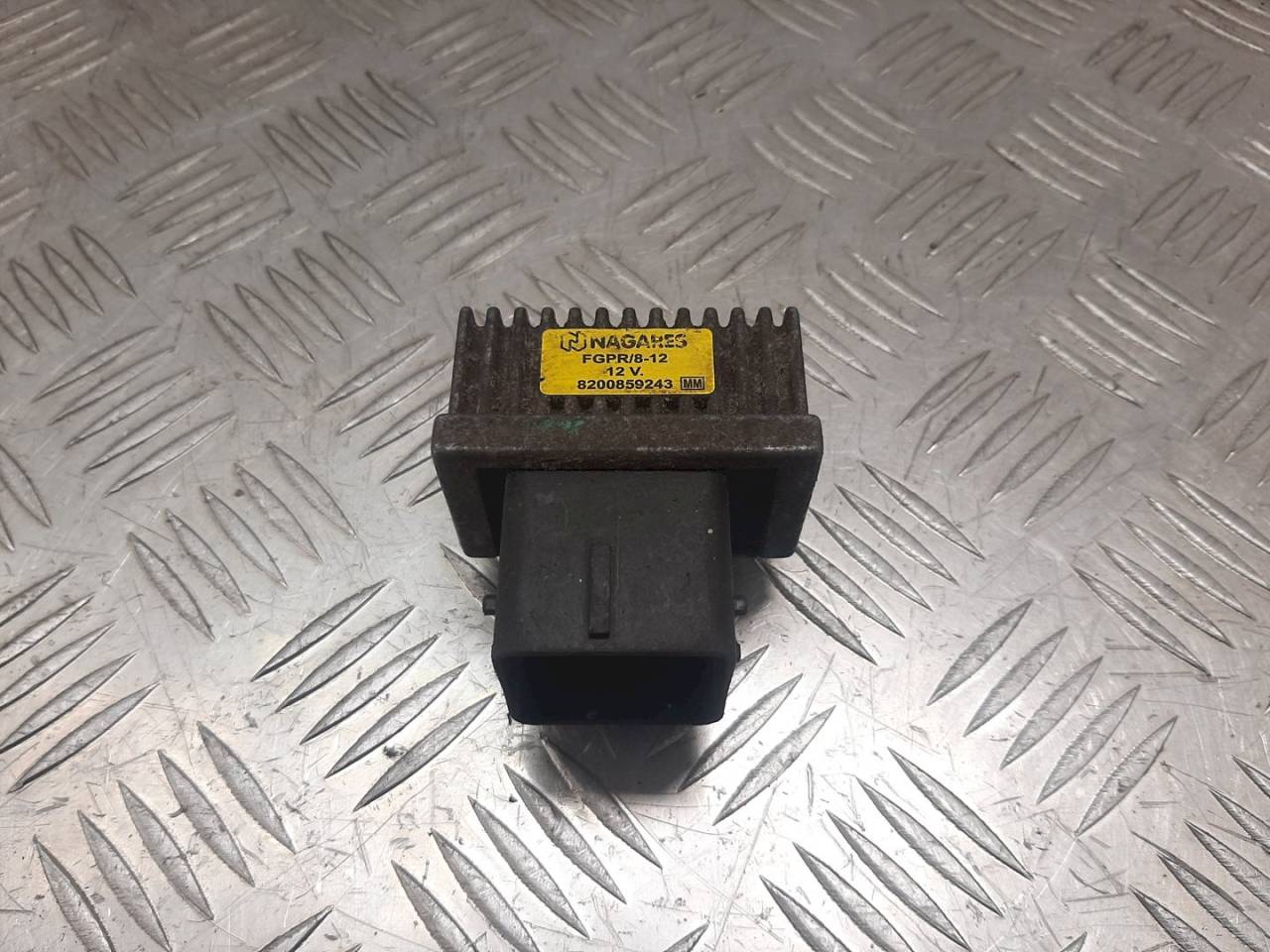 реле накала свечей Renault Megane 3 поколение 2010, 8200859243 - фото №1