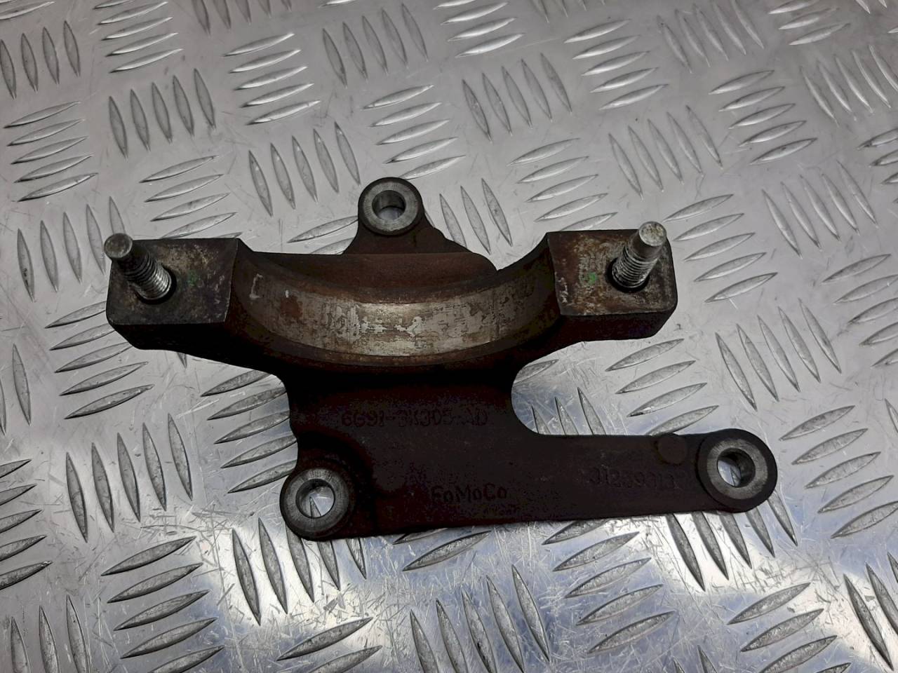 кронштейн полуоси Ford Mondeo 4 поколение 2009, 2.0 л., D, 6G913K305AD - фото №1