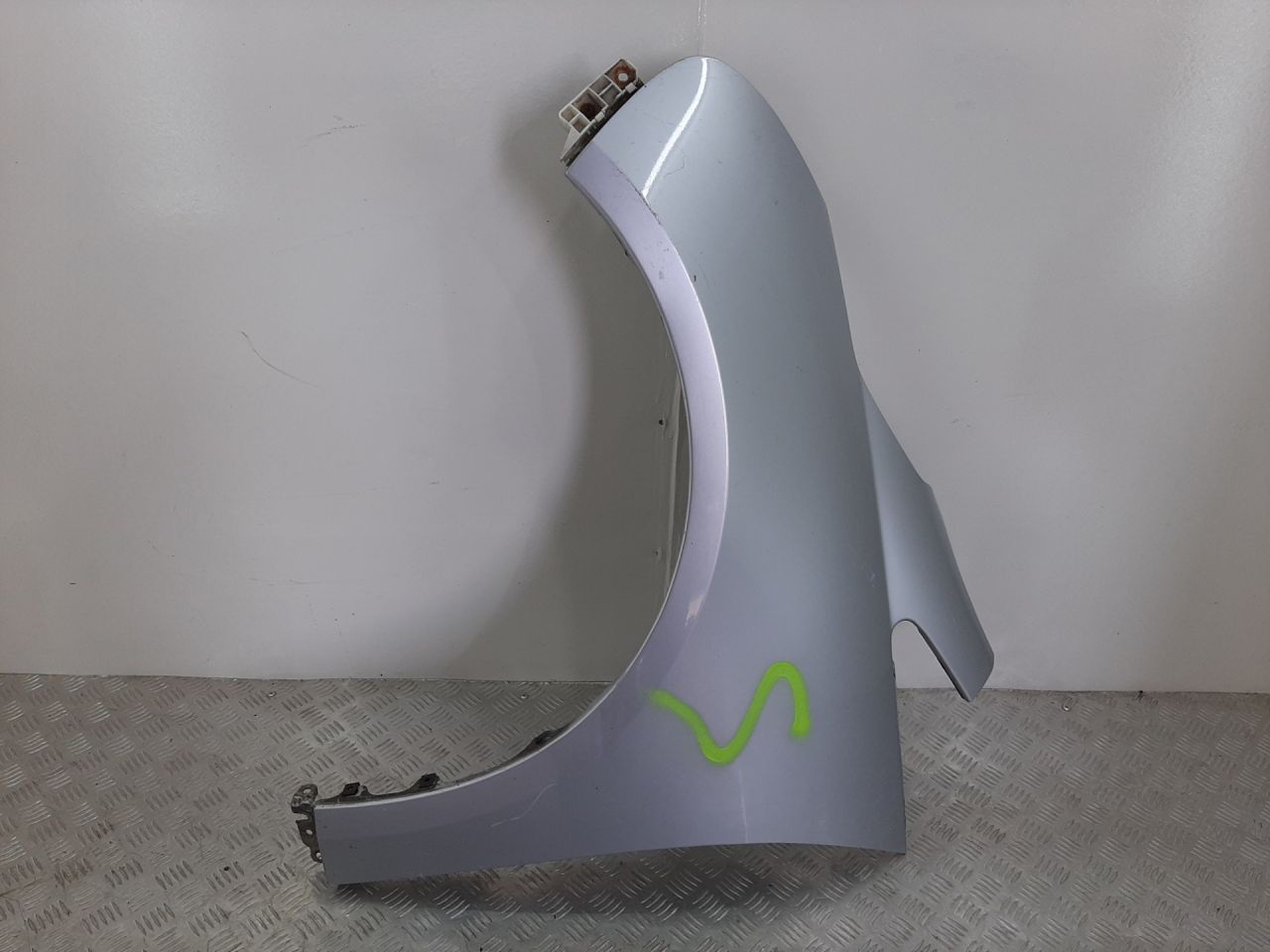 крыло переднее левое Mitsubishi Grandis 1 поколение 2006 - фото №1