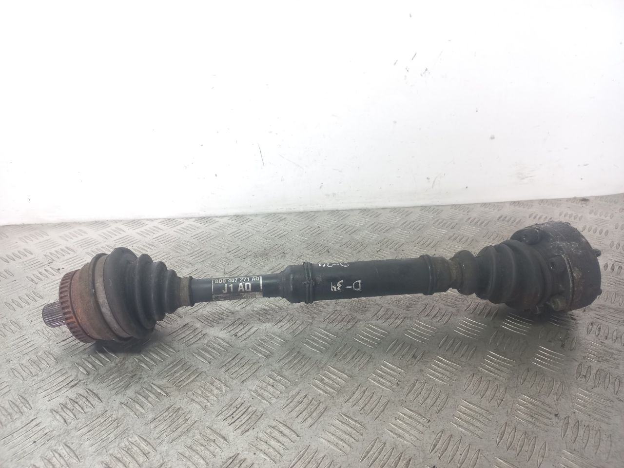 полуось передняя левая (приводной вал, ШРУС) Volkswagen Passat B5 1998, 1.8 л., Ti, AEB, бензин, 8D0407271AQ - фото №1