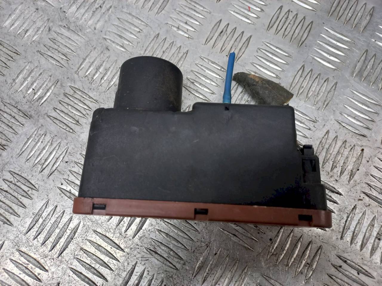 компрессор центрального замка Volkswagen Golf 3 поколение 1995, 1H0962257F - фото №1