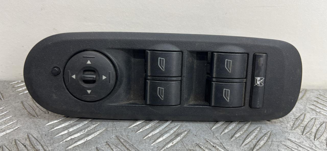 блок управления стеклоподъемниками Ford C-Max 1 поколение 2007, 19062006 - фото №1