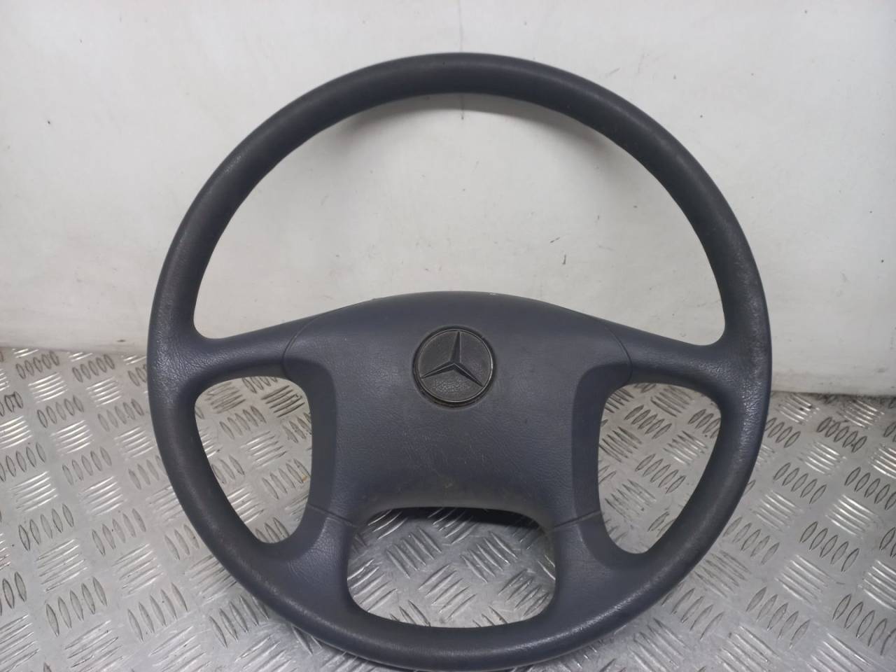руль Mercedes-Benz Vario W670 2003 - фото №1
